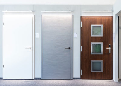 Locaux Gard Door System